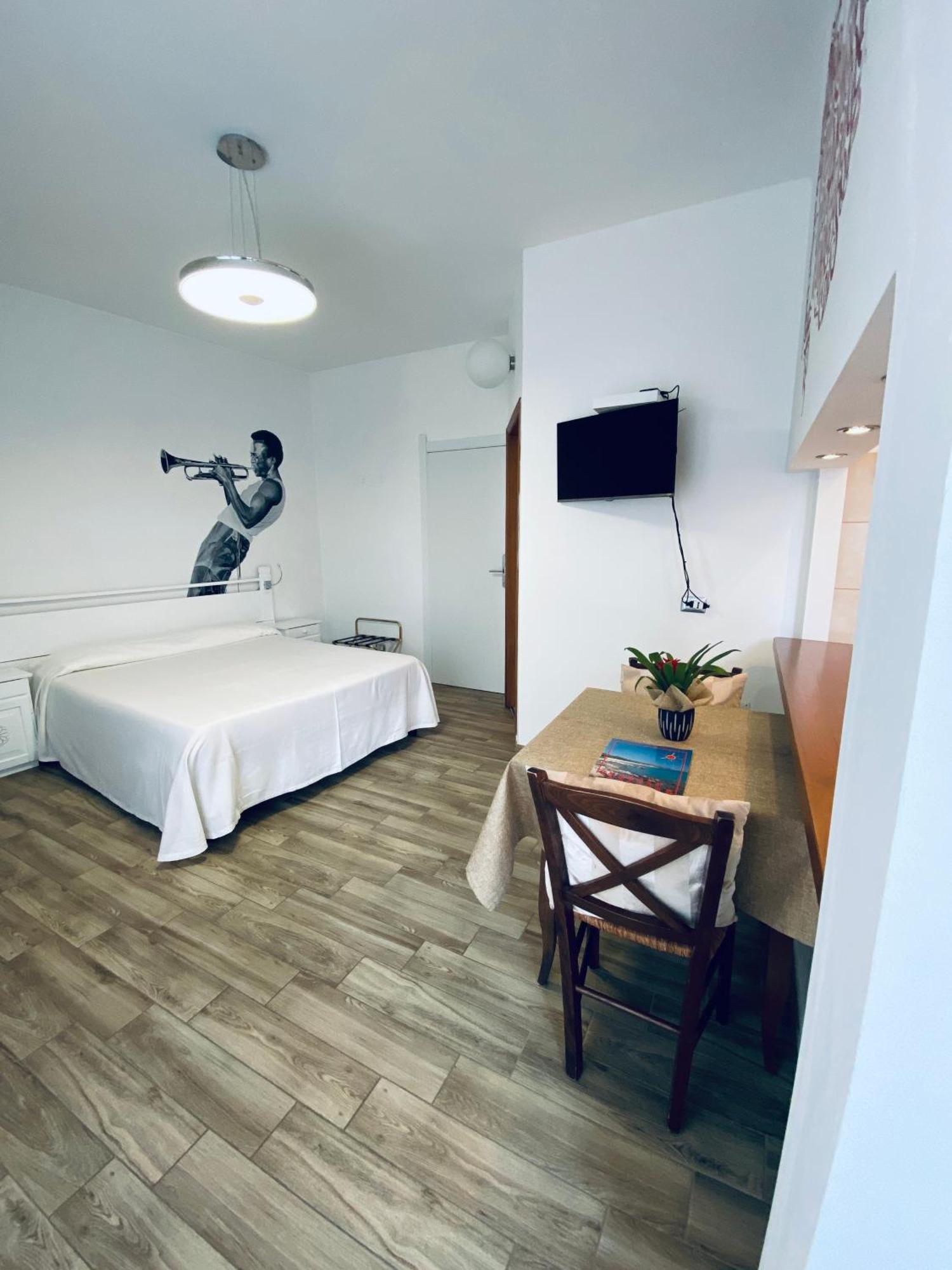 Locanda Degli Artisti Tortoli Bagian luar foto