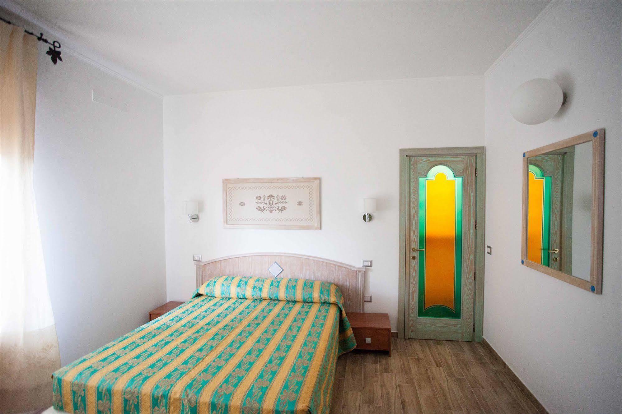 Locanda Degli Artisti Tortoli Bagian luar foto