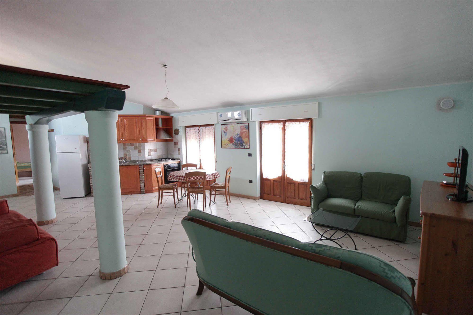 Locanda Degli Artisti Tortoli Bagian luar foto