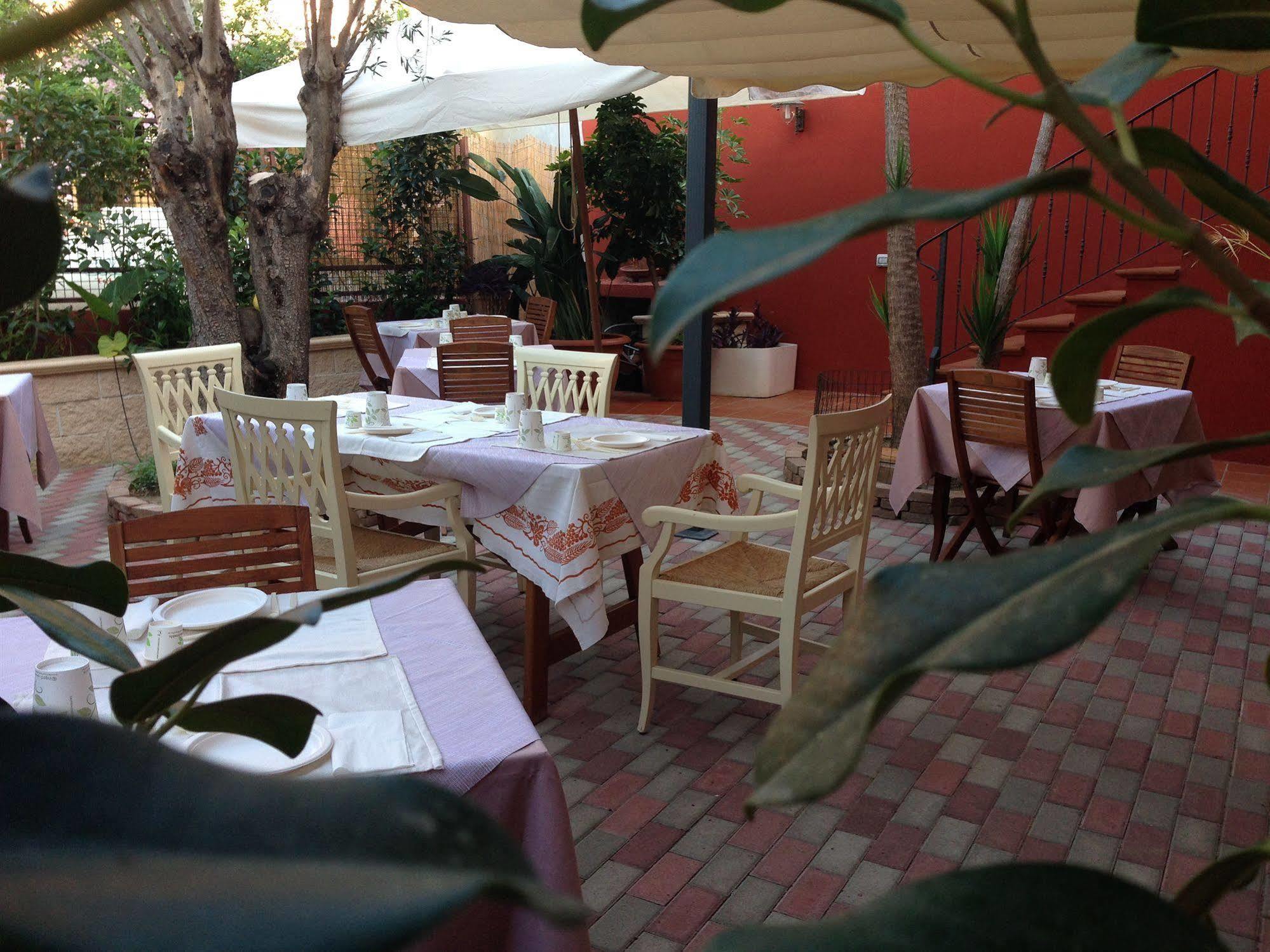 Locanda Degli Artisti Tortoli Bagian luar foto