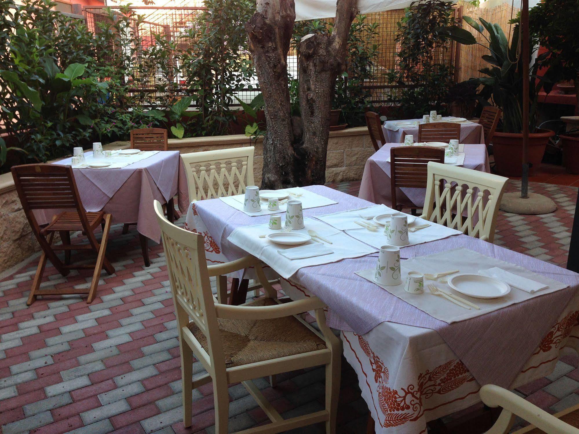 Locanda Degli Artisti Tortoli Bagian luar foto