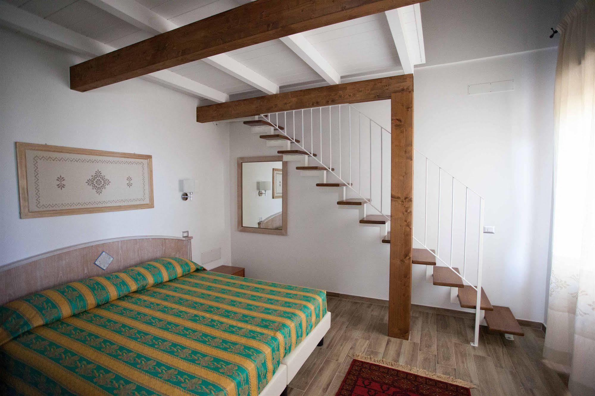 Locanda Degli Artisti Tortoli Bagian luar foto
