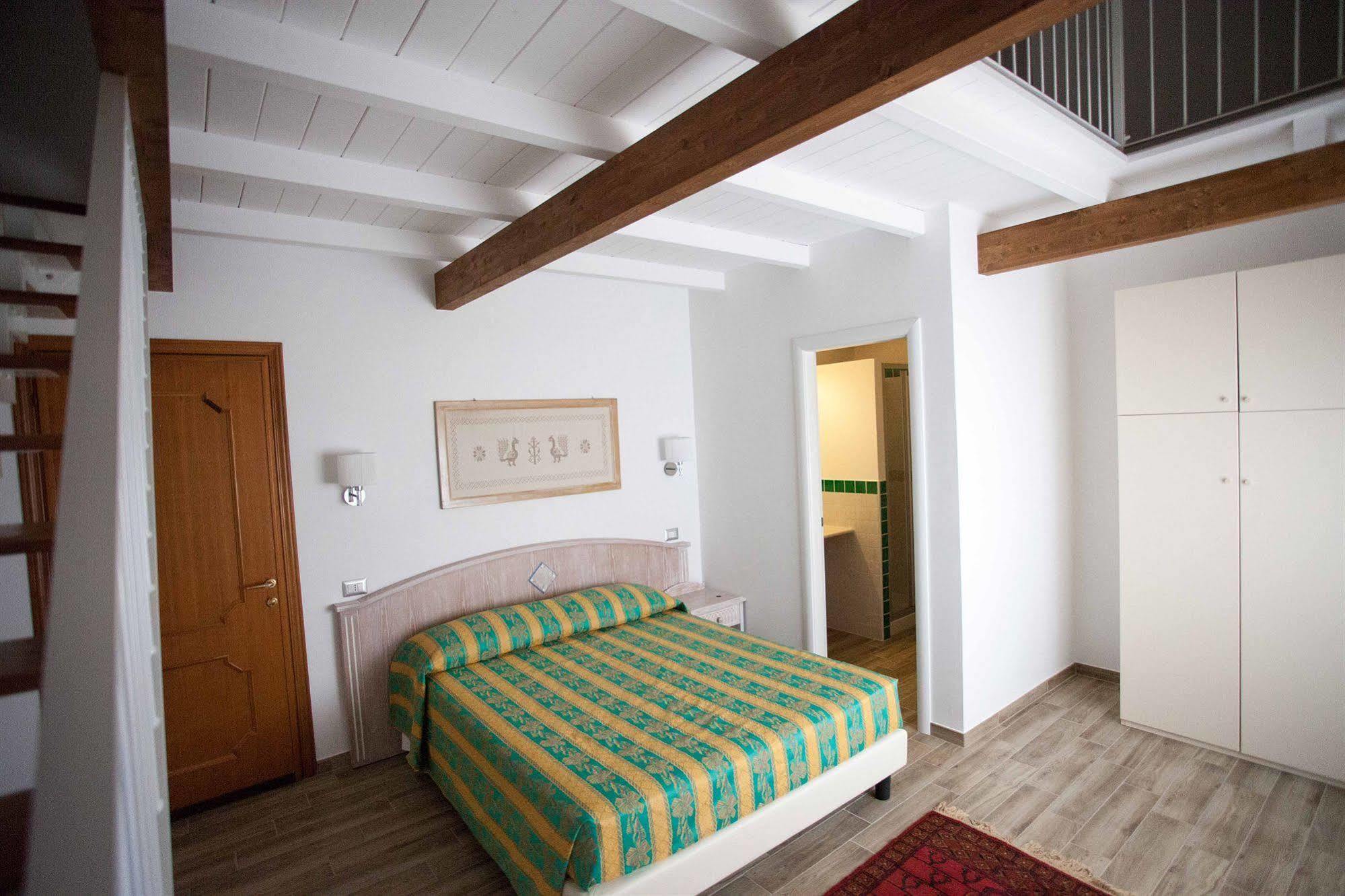 Locanda Degli Artisti Tortoli Bagian luar foto