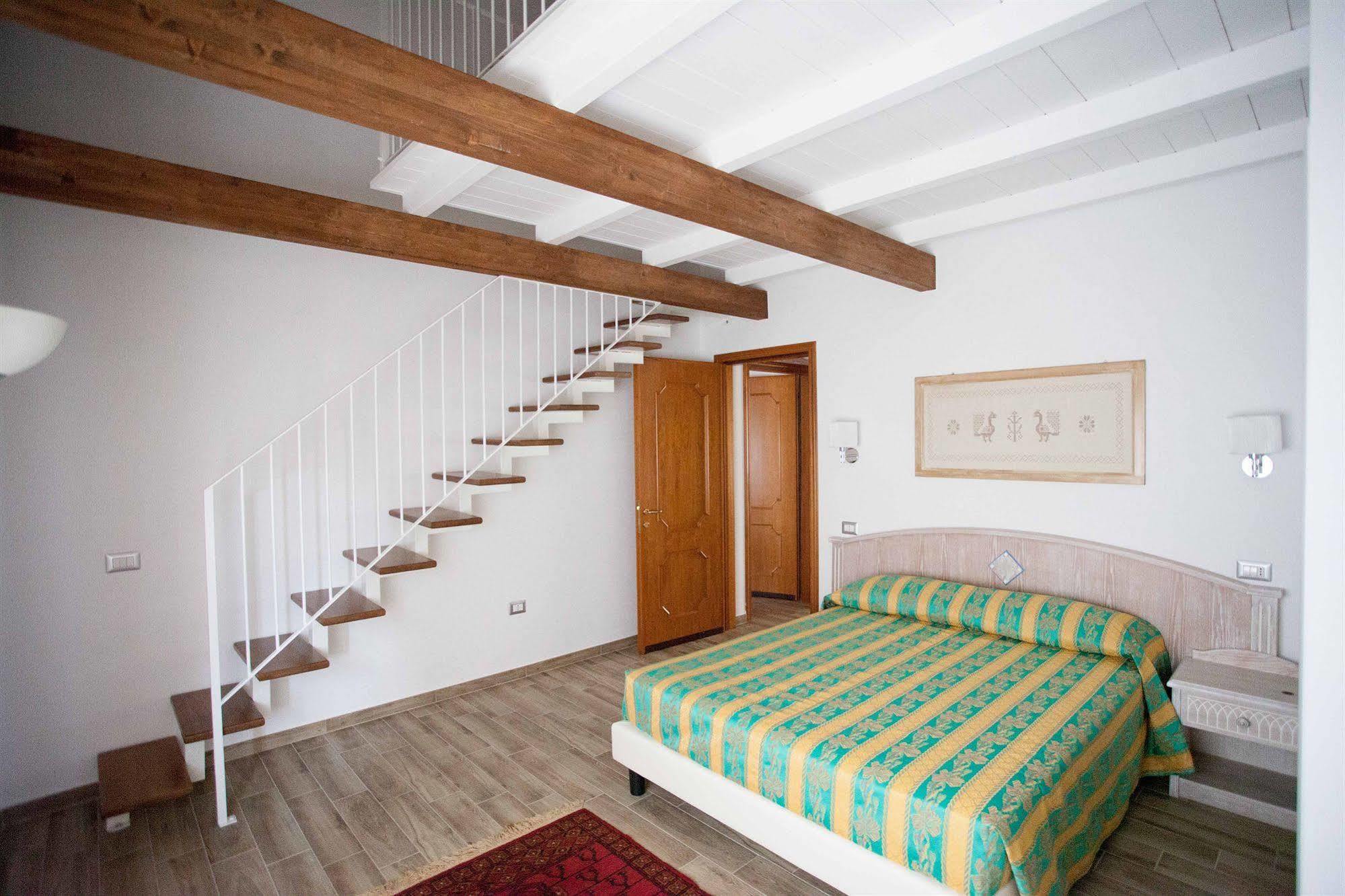 Locanda Degli Artisti Tortoli Bagian luar foto