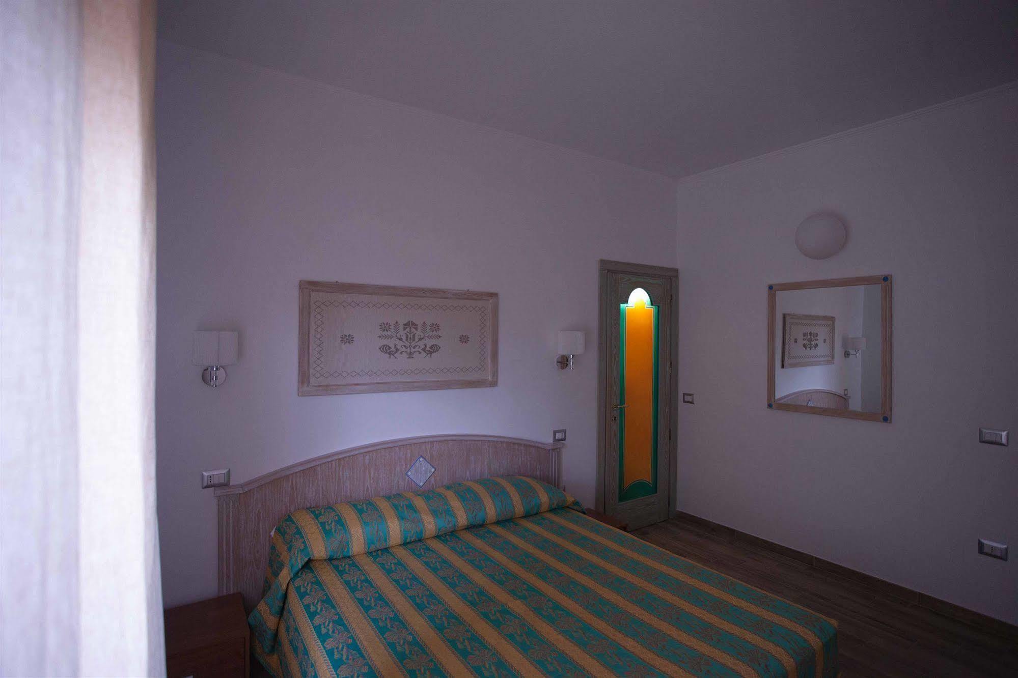 Locanda Degli Artisti Tortoli Bagian luar foto