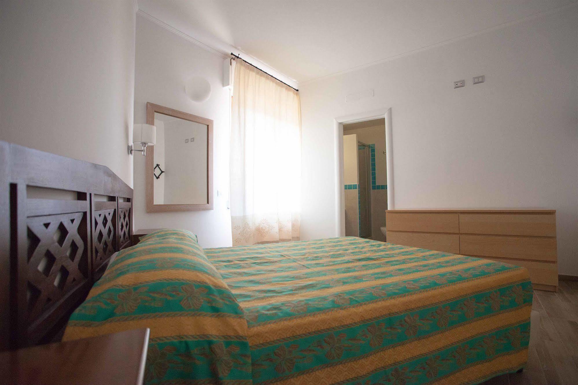 Locanda Degli Artisti Tortoli Bagian luar foto