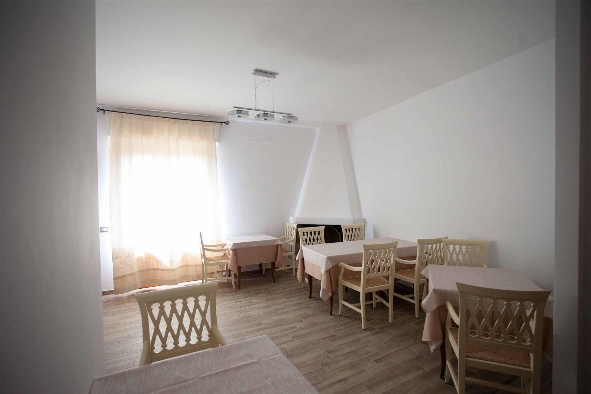 Locanda Degli Artisti Tortoli Bagian luar foto