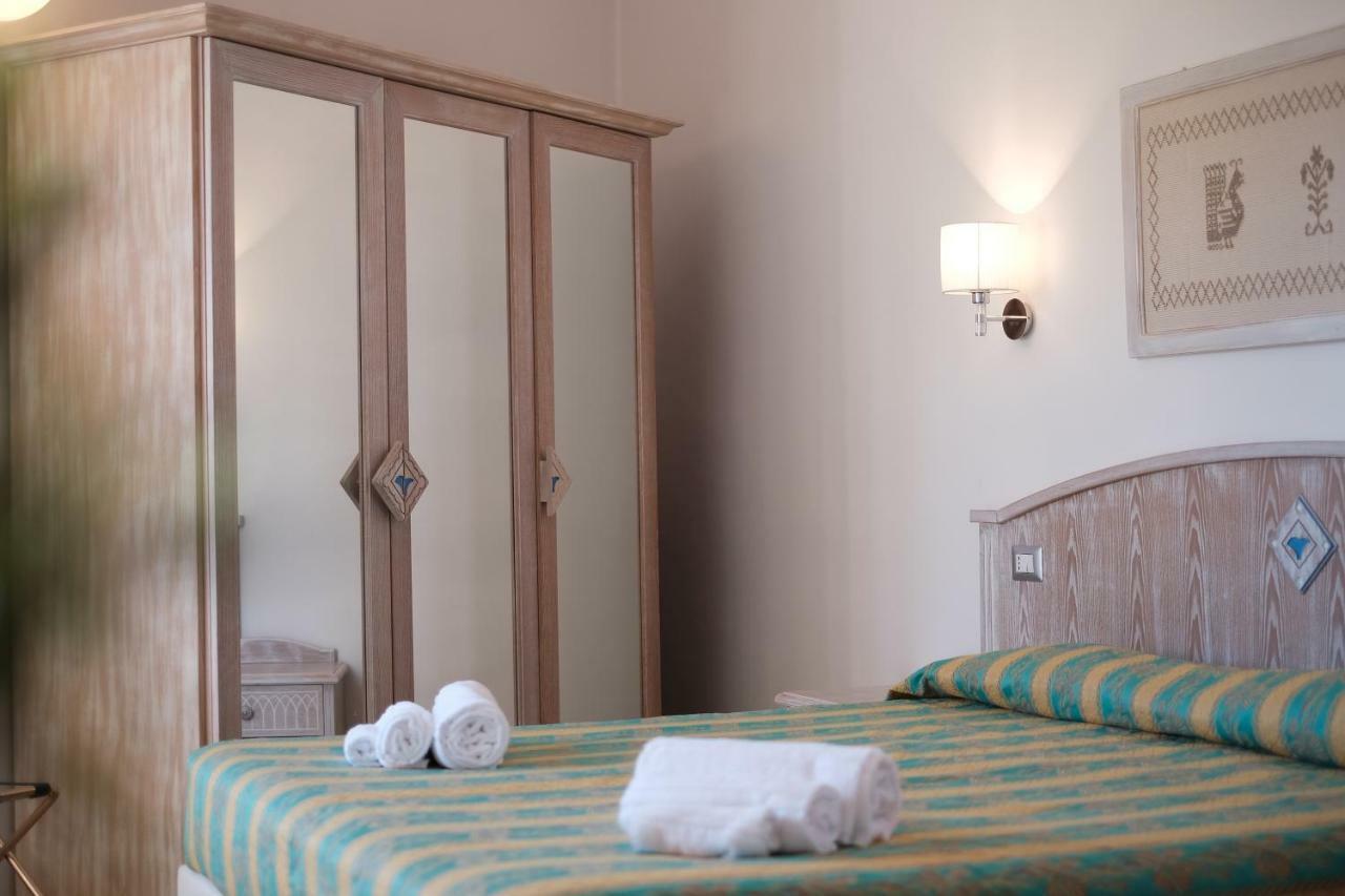 Locanda Degli Artisti Tortoli Bagian luar foto